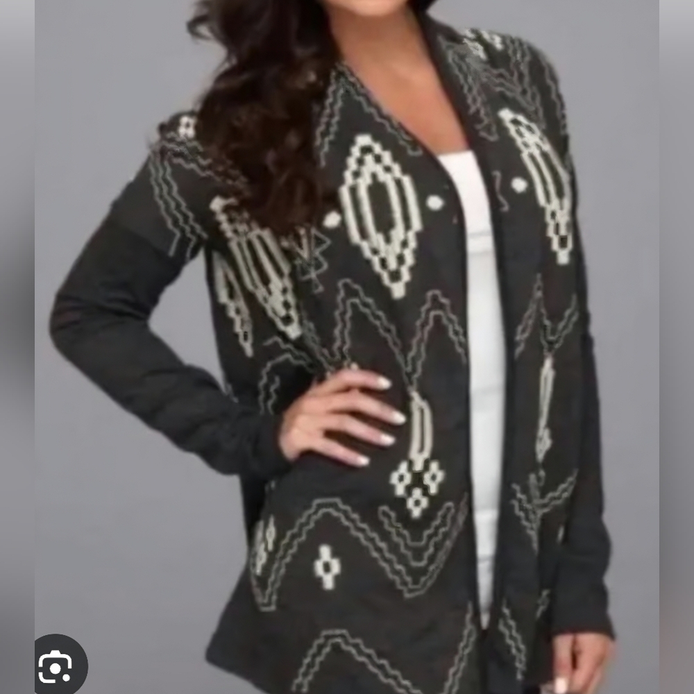 Lucky Brand/ Bliss Gray And Cream Embroidered Design